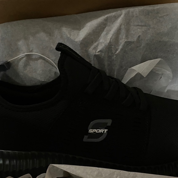 Skechers Sport Black Athletic Shoes - Picture 1 of 4